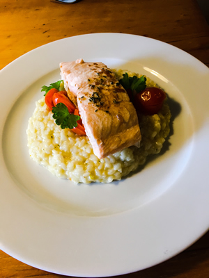 Risotto mit Lachs und Tomate