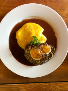 Bärlauch-Hackbraten mit Polenta